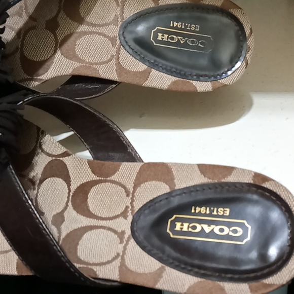 Coach brown signature c sandals in great condition!! size 7B cute crystal brown - Picture 3 of 6